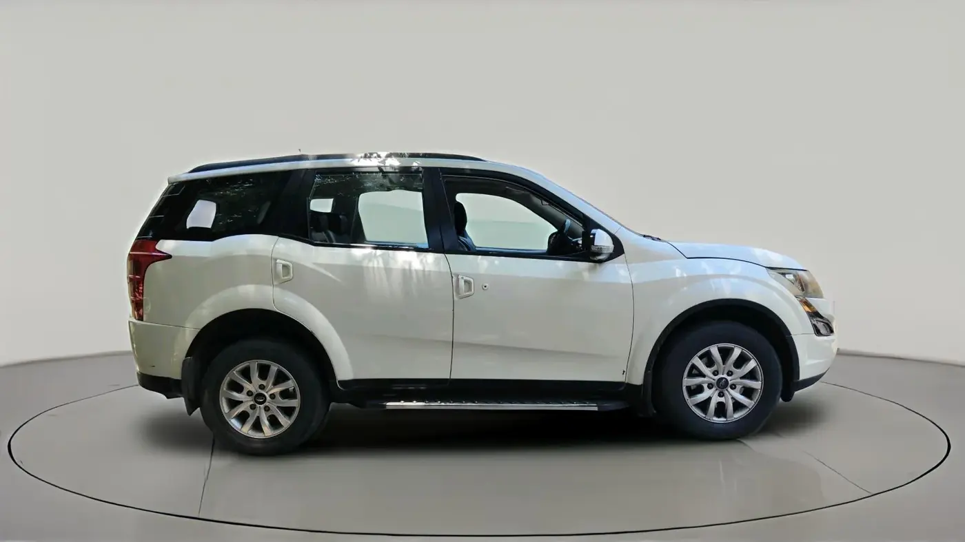 2017 Mahindra XUV500 W9, Diesel, Manual, 1,01,285 km, exterior