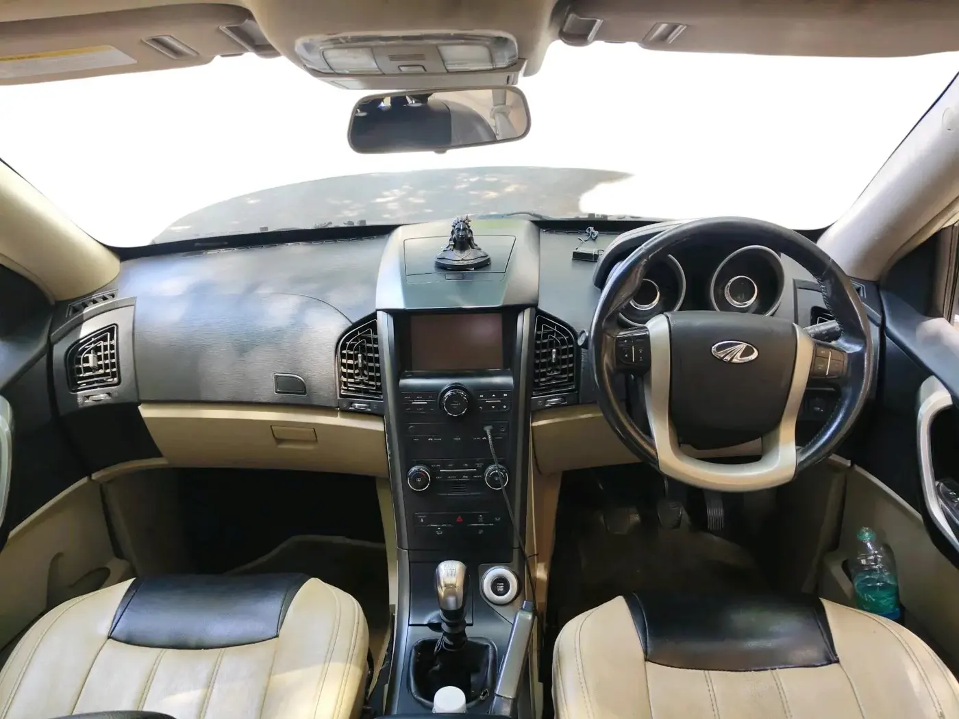 2017 Mahindra XUV500 W9, Diesel, Manual, 1,01,285 km, interior