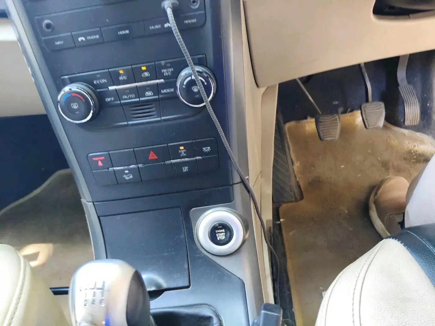 2017 Mahindra XUV500 W9, Diesel, Manual, 1,01,285 km, interior
