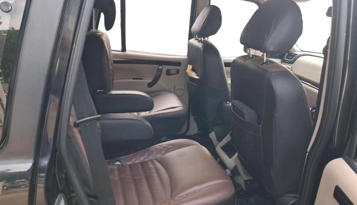 2023 Mahindra SCORPIO CLASSIC S11 7STR, Diesel, Manual, 48,957 km, interior