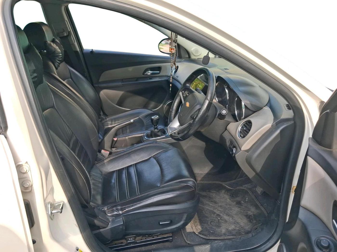 2014 Chevrolet Cruze LTZ, Diesel, Manual, 31,904 km, interior