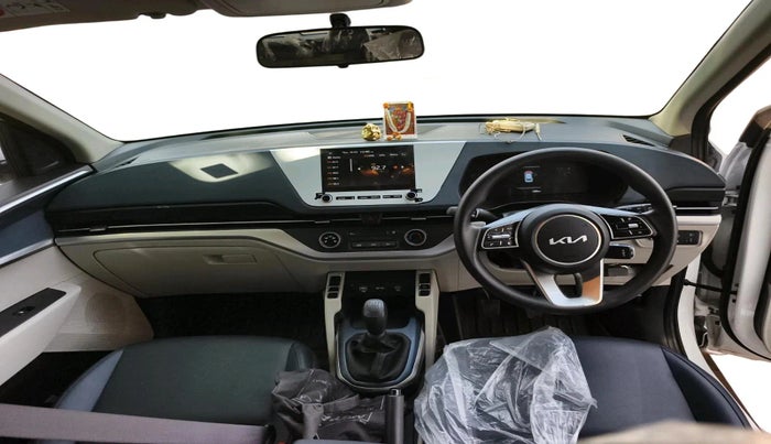 2026 KIA CARENS Premium (O) 1.5 Petrol 7 STR, CNG, Manual, 1,565 km, interior