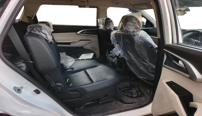 2026 KIA CARENS Premium (O) 1.5 Petrol 7 STR, CNG, Manual, 1,565 km, interior