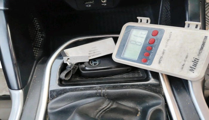 2020 Tata Harrier XT 2.0L KRYOTEC, Diesel, Manual, 1,20,946 km, interior