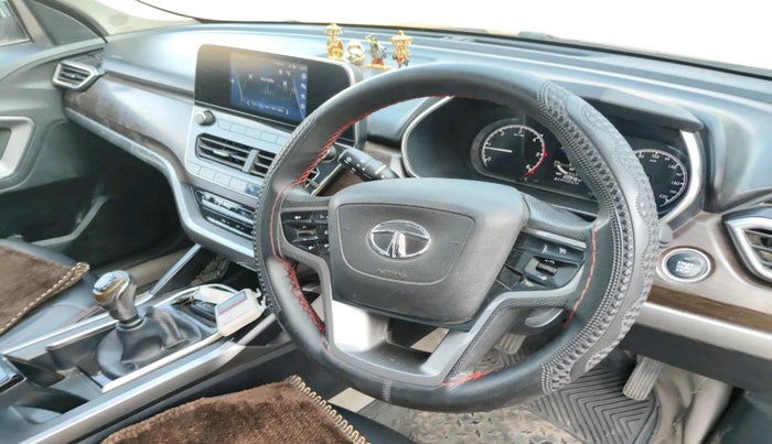 2020 Tata Harrier XT 2.0L KRYOTEC, Diesel, Manual, 1,20,946 km, interior
