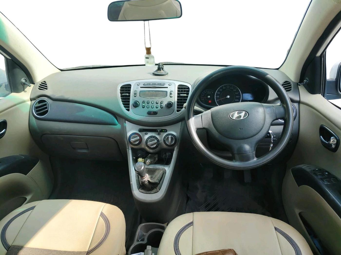 2014 Hyundai i10 SPORTZ 1.1, Petrol, Manual, 1,14,363 km, interior