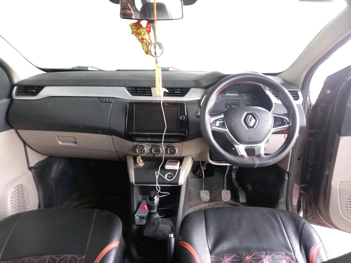 2022 Renault TRIBER RXZ, Petrol, Manual, 99,316 km, interior