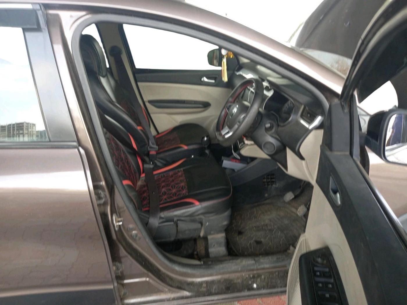 2022 Renault TRIBER RXZ, Petrol, Manual, 99,316 km, interior