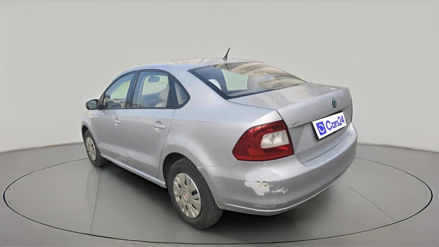 2013 Skoda Rapid AMBITION 1.6 MPI AT, CNG, Automatic, 1,02,102 km, exterior