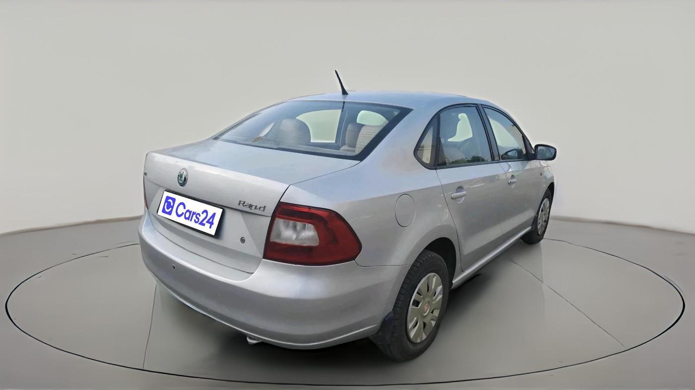 2013 Skoda Rapid AMBITION 1.6 MPI AT, CNG, Automatic, 1,02,102 km, exterior