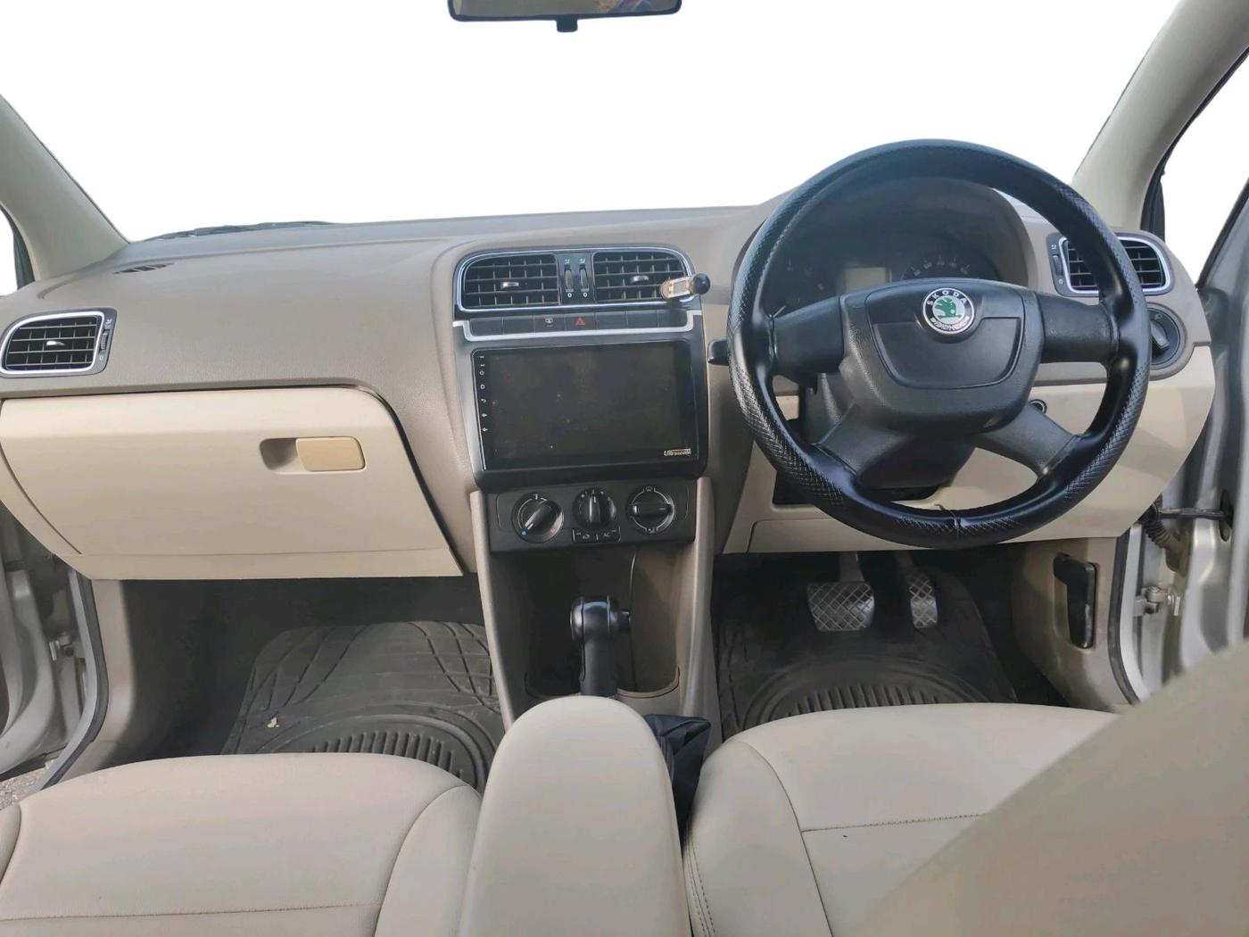 2013 Skoda Rapid AMBITION 1.6 MPI AT, CNG, Automatic, 1,02,102 km, interior