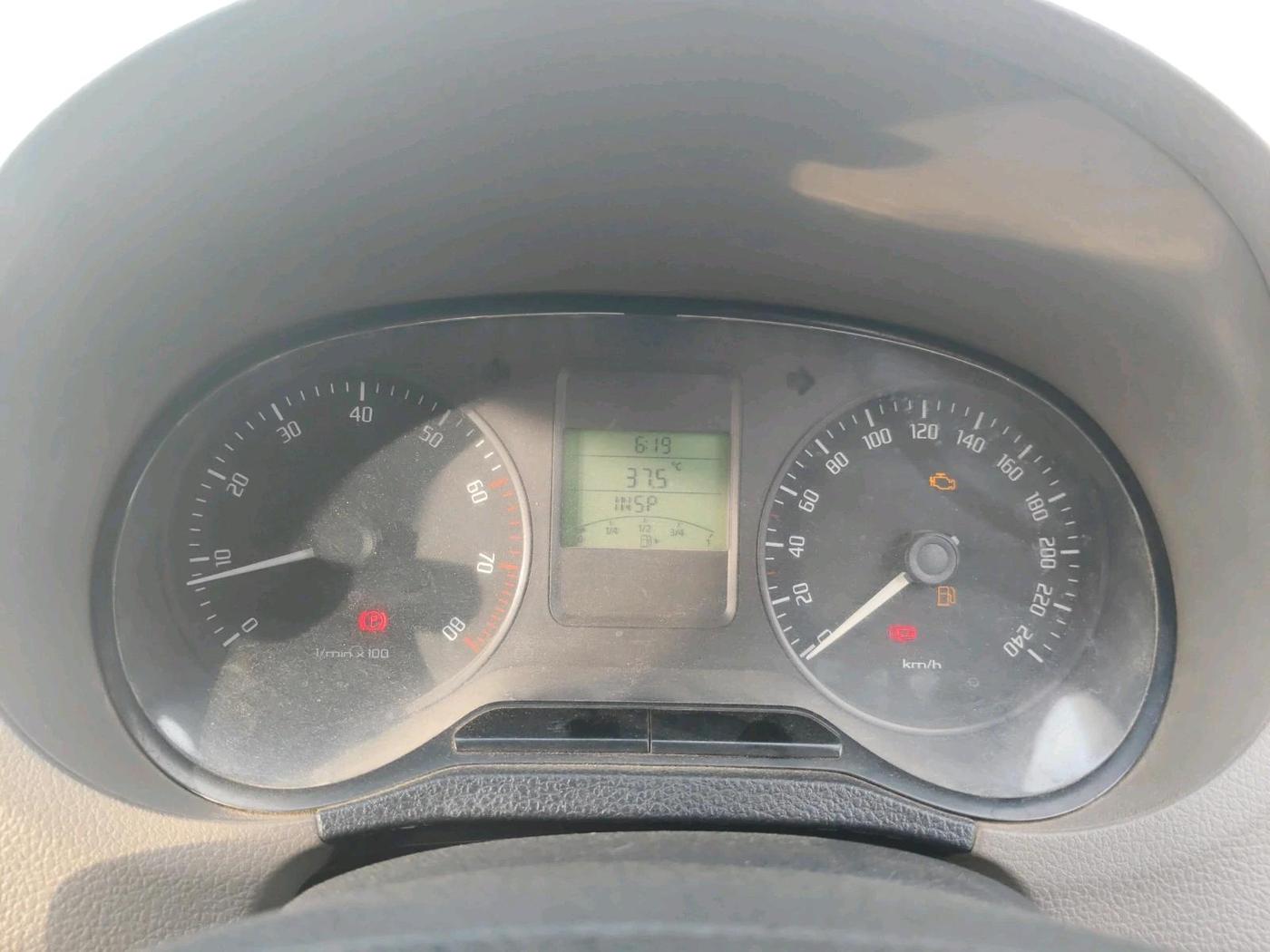 2013 Skoda Rapid AMBITION 1.6 MPI AT, CNG, Automatic, 1,02,102 km, interior