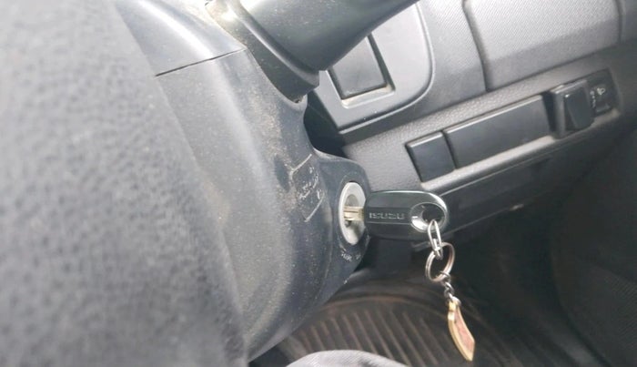 2017 ISUZU D-MAX S-CAB 2.5 TD, Diesel, Manual, 1,46,490 km, interior