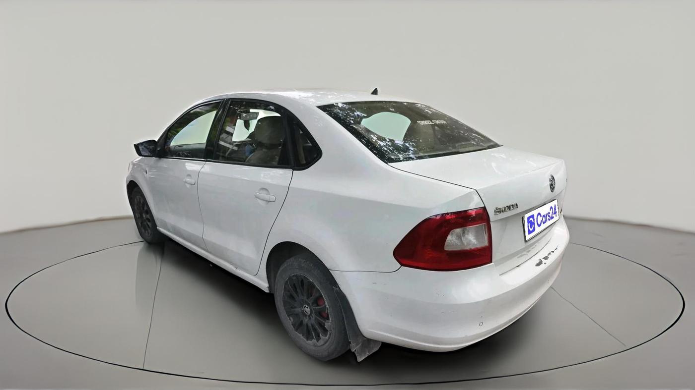 2015 Skoda Rapid 1.5 TDI CR ELEGANCE PLUS AT, Diesel, Automatic, 1,39,188 km, exterior