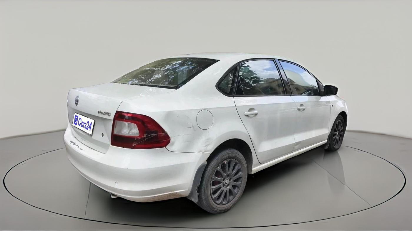 2015 Skoda Rapid 1.5 TDI CR ELEGANCE PLUS AT, Diesel, Automatic, 1,39,188 km, exterior