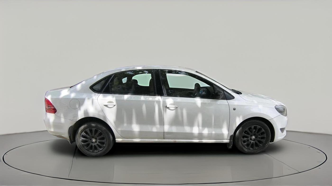 2015 Skoda Rapid 1.5 TDI CR ELEGANCE PLUS AT, Diesel, Automatic, 1,39,188 km, exterior