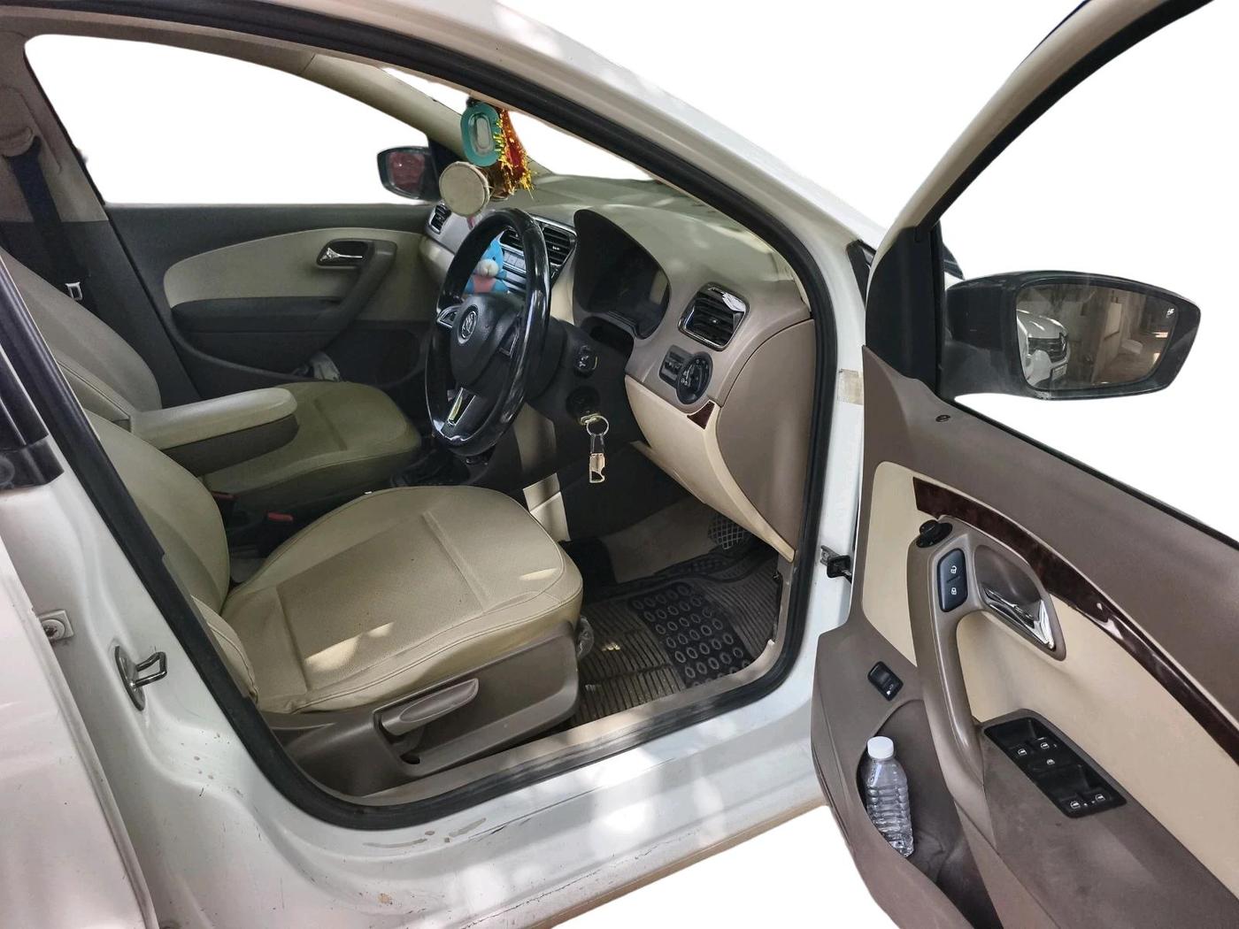2015 Skoda Rapid 1.5 TDI CR ELEGANCE PLUS AT, Diesel, Automatic, 1,39,188 km, interior
