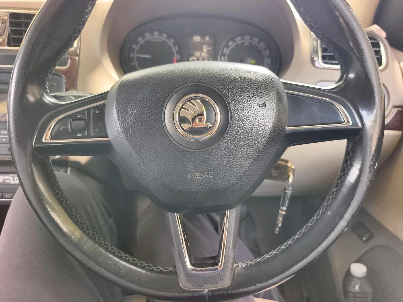 2015 Skoda Rapid 1.5 TDI CR ELEGANCE PLUS AT, Diesel, Automatic, 1,39,188 km, interior