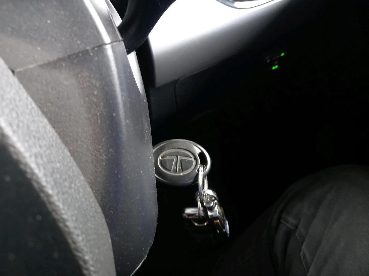 2022 Tata NEXON XE PETROL, CNG, Manual, 40,937 km, interior