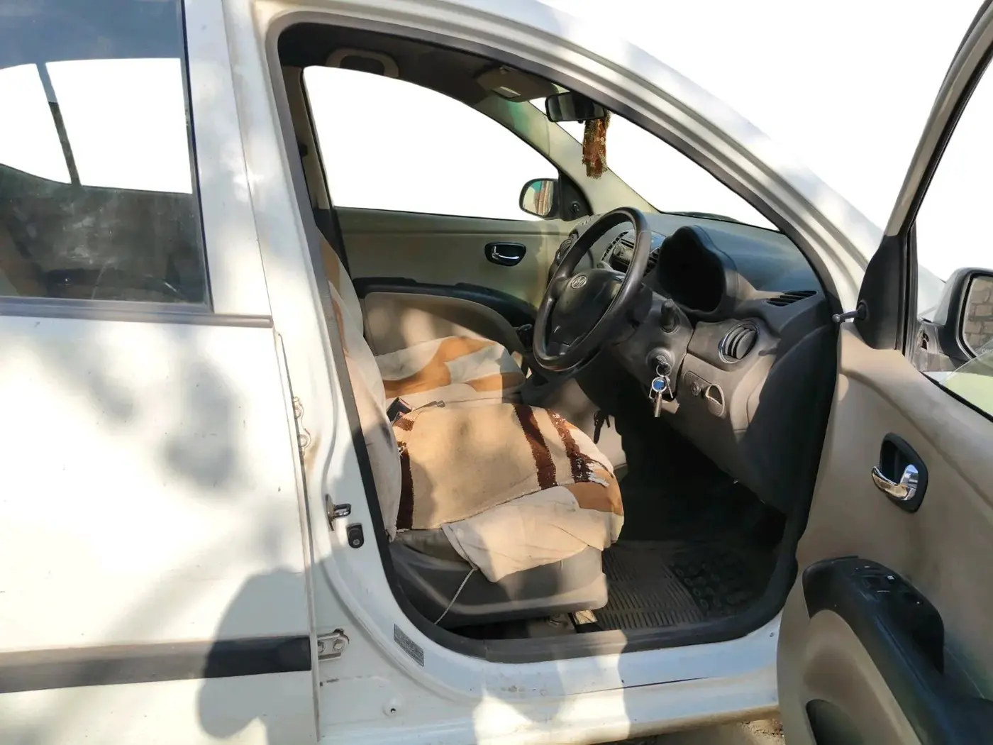 2011 Hyundai i10 MAGNA 1.1, CNG, Manual, 1,64,118 km, interior