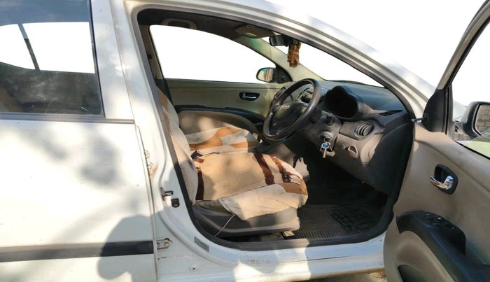 2011 Hyundai i10 MAGNA 1.1, CNG, Manual, 1,64,118 km, interior