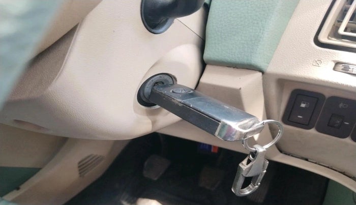 2015 Mahindra XUV500 W6, Diesel, Manual, 1,73,790 km, interior