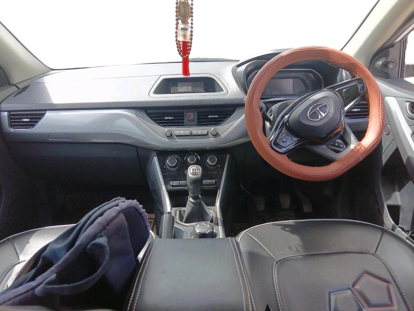 2023 Tata NEXON XM SUNROOF PETROL, Petrol, Manual, 25,307 km, interior