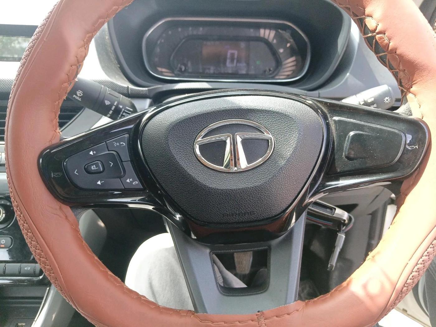 2023 Tata NEXON XM SUNROOF PETROL, Petrol, Manual, 25,307 km, interior