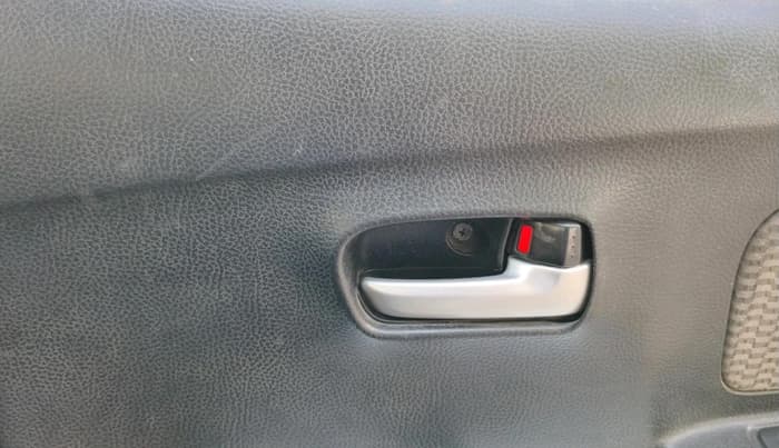 2013 Maruti Wagon R 1.0 LXI, Petrol, Manual, 94,013 km, interior