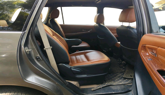 2013 Toyota Innova 2.5 VX 7 STR, Diesel, Manual, 2,13,476 km, interior