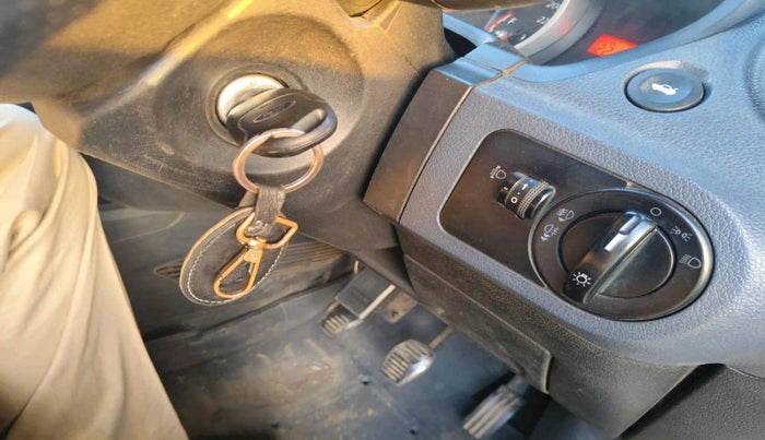 2014 Ford Figo TITANIUM 1.4 DIESEL, Diesel, Manual, 2,21,017 km, interior