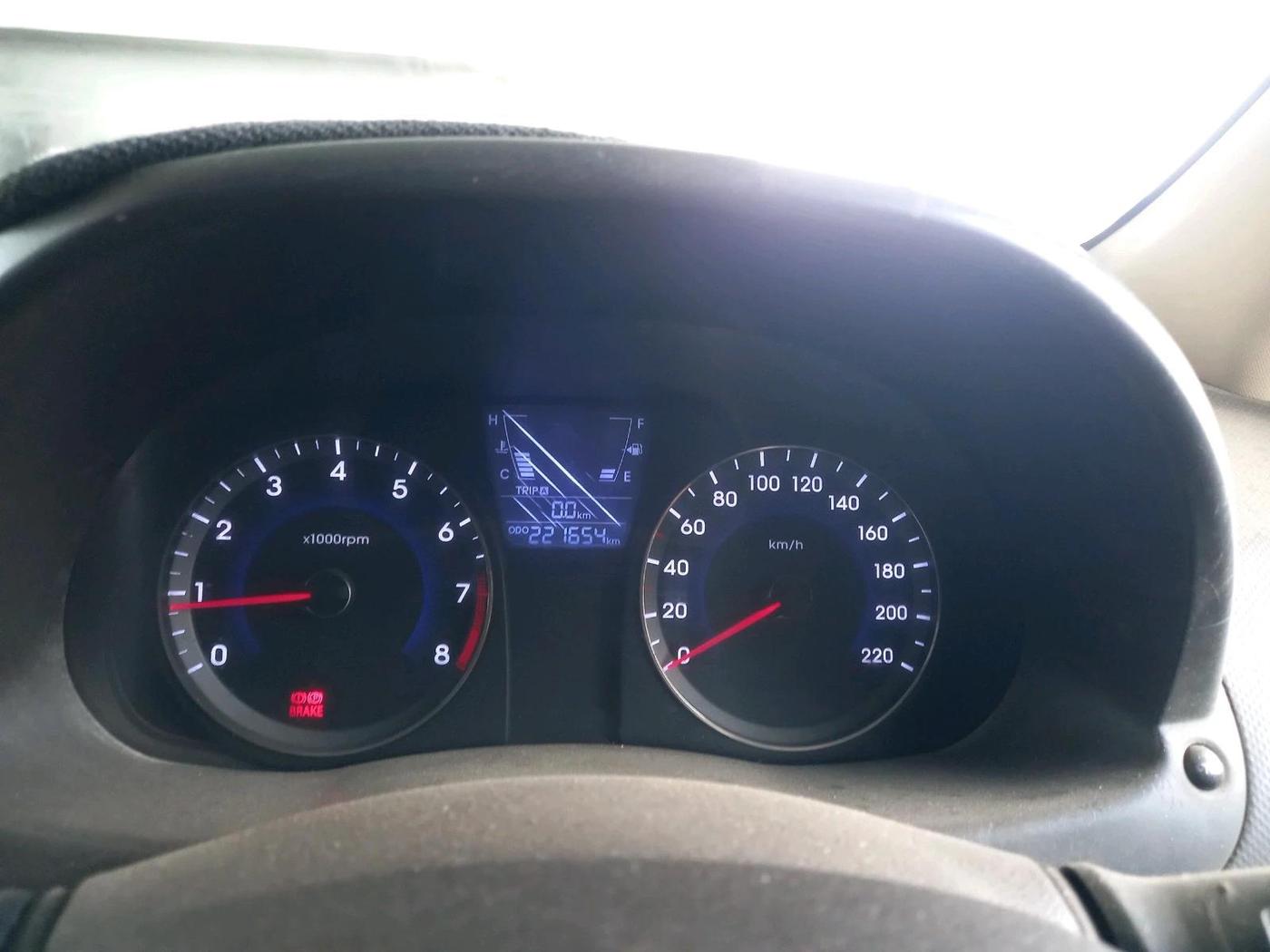 2011 Hyundai Verna FLUIDIC 1.6 VTVT EX, CNG, Manual, 2,21,654 km, interior
