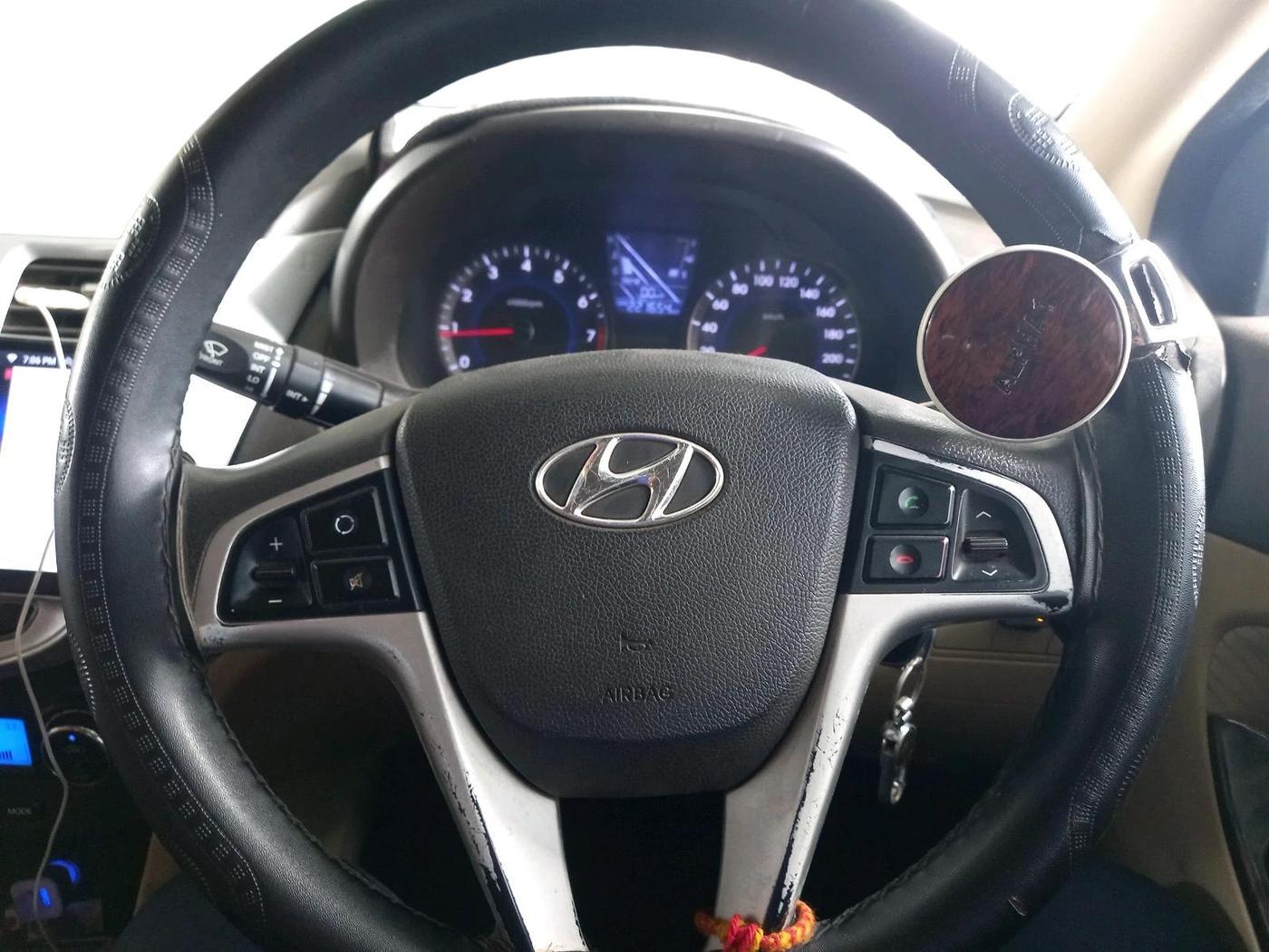 2011 Hyundai Verna FLUIDIC 1.6 VTVT EX, CNG, Manual, 2,21,654 km, interior