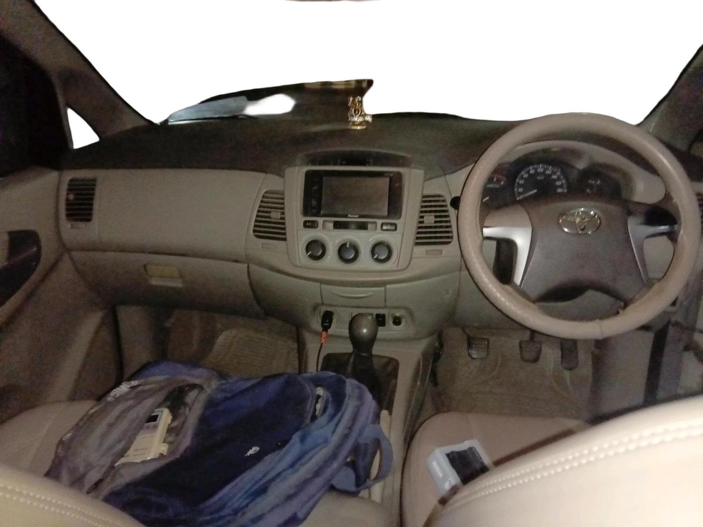 2012 Toyota Innova GX 2.5 8 STR, Diesel, Manual, 2,18,119 km, interior