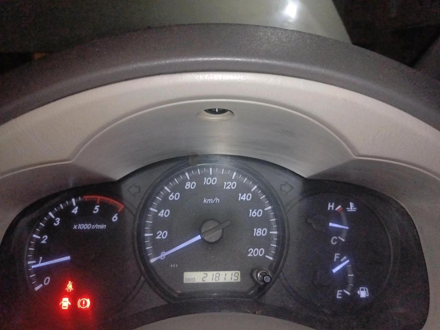 2012 Toyota Innova GX 2.5 8 STR, Diesel, Manual, 2,18,119 km, interior