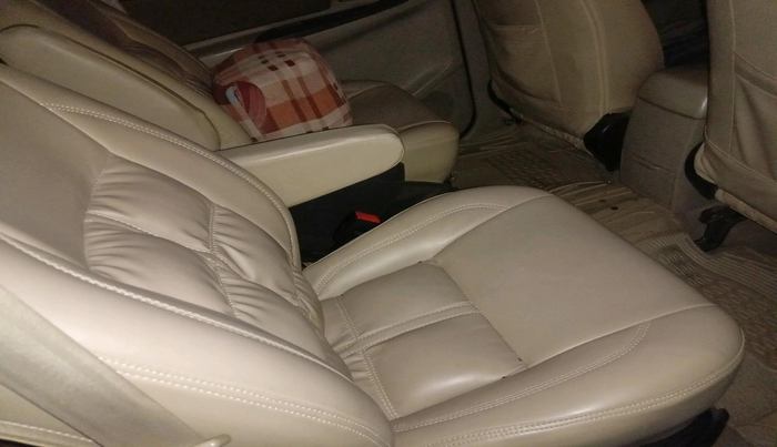 2012 Toyota Innova GX 2.5 8 STR, Diesel, Manual, 2,18,119 km, interior
