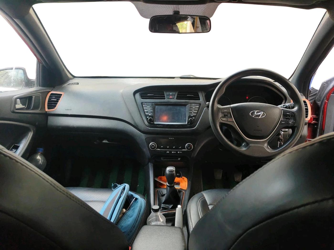 2017 Hyundai Elite i20 ASTA 1.2 DUAL TONE, CNG, Manual, 77,715 km, interior