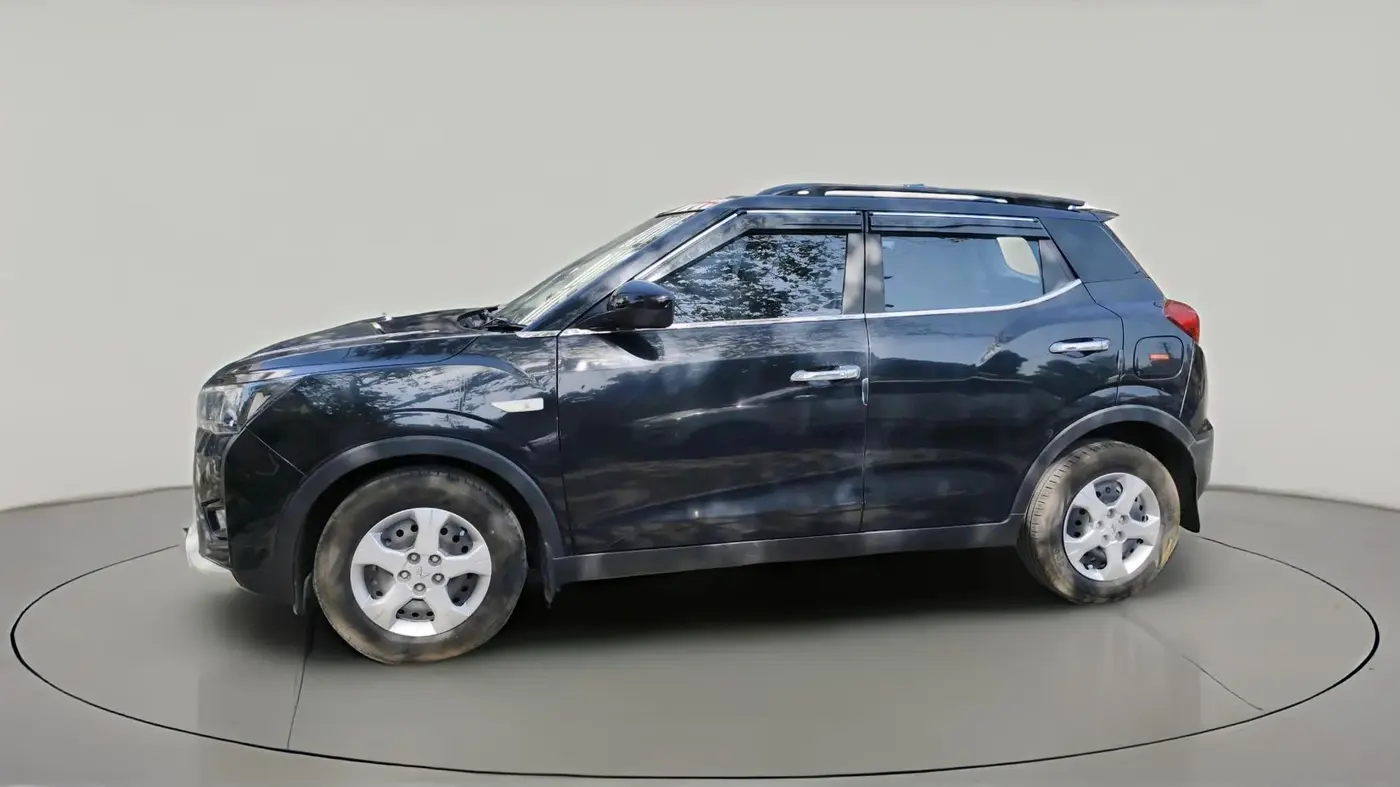 2023 Mahindra XUV300 W6 1.2 PETROL, Petrol, Manual, 39,085 km, exterior
