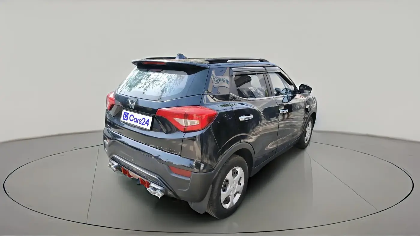 2023 Mahindra XUV300 W6 1.2 PETROL, Petrol, Manual, 39,085 km, exterior