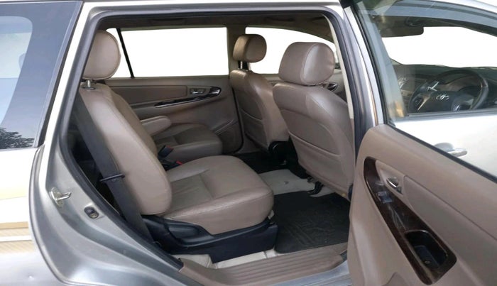 2015 Toyota Innova 2.5 ZX 7 STR, Diesel, Manual, 2,20,307 km, interior