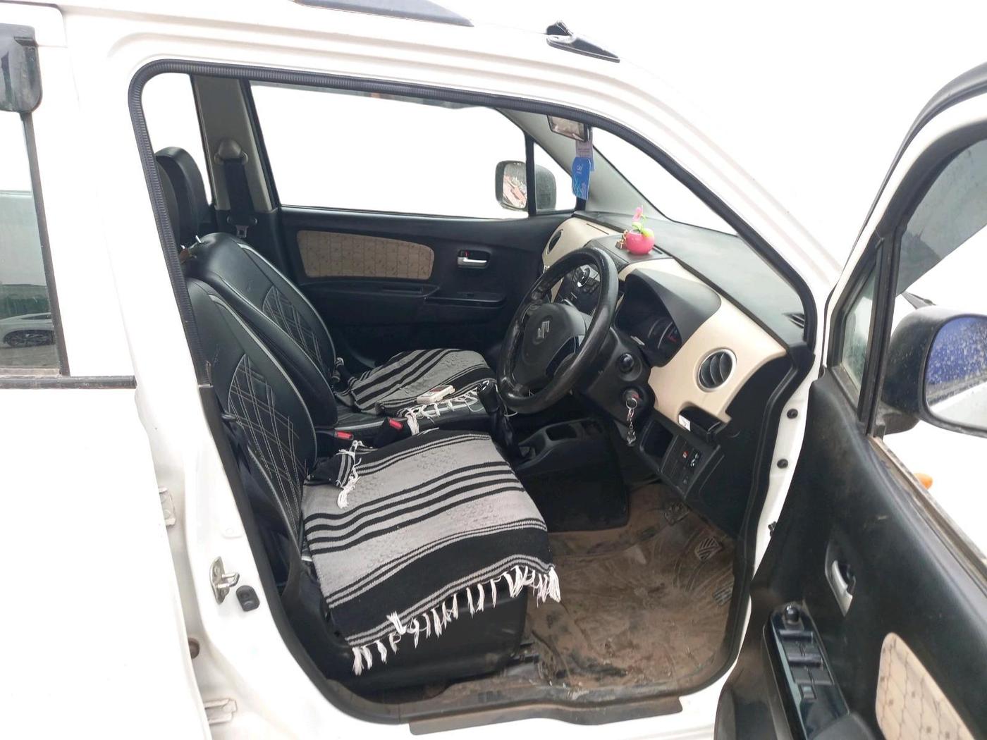 2017 Maruti Wagon R 1.0 VXI, Petrol, Manual, 38,495 km, interior