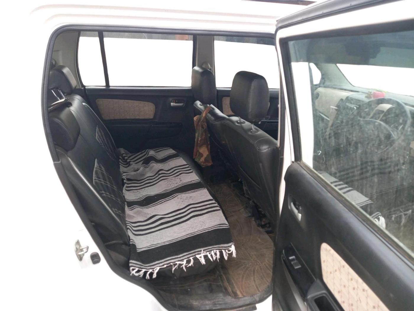 2017 Maruti Wagon R 1.0 VXI, Petrol, Manual, 38,495 km, interior