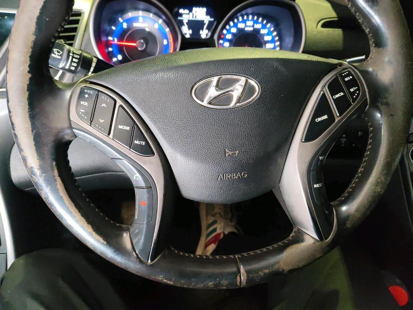 2016 Hyundai New Elantra 1.6 SX MT DIESEL, Diesel, Manual, 3,17,555 km, interior