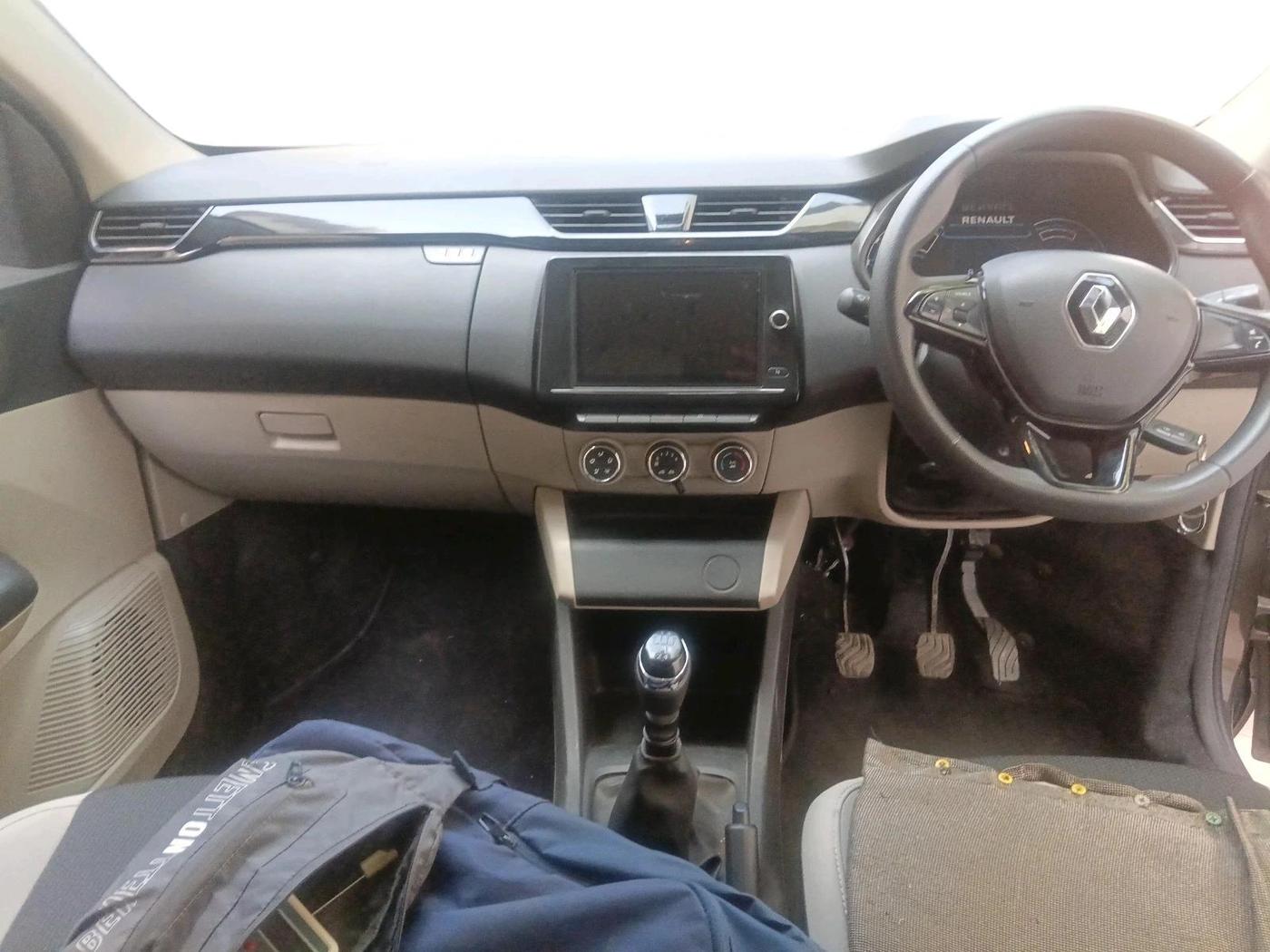 2022 Renault TRIBER RXT, Petrol, Manual, 8,030 km, interior