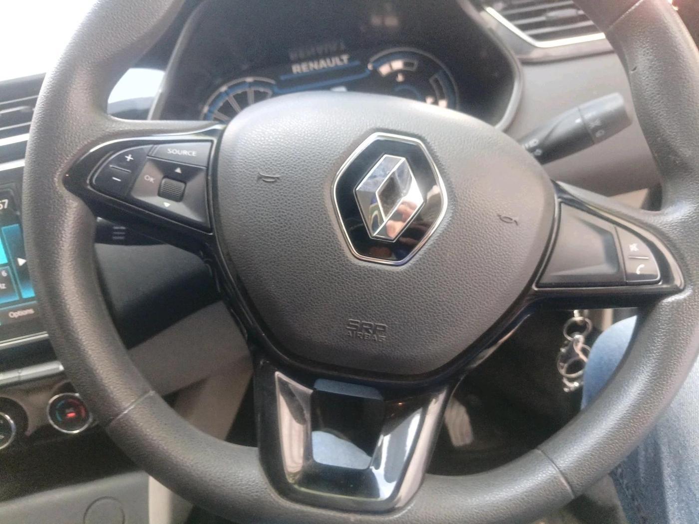 2022 Renault TRIBER RXT, Petrol, Manual, 8,030 km, interior