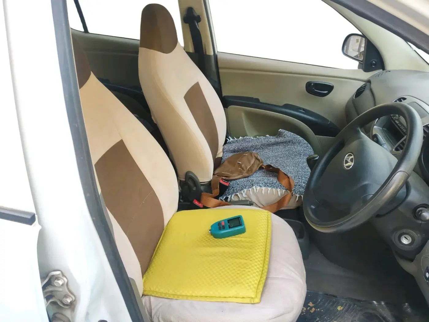 2015 Hyundai i10 MAGNA 1.1, CNG, Manual, 1,01,076 km, interior