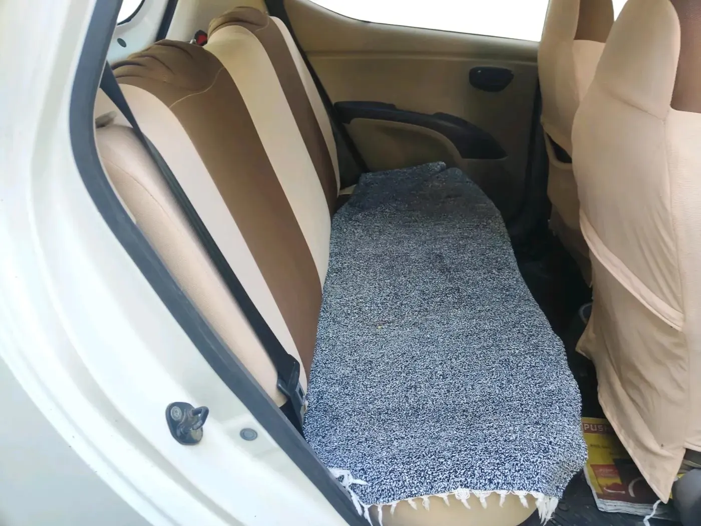 2015 Hyundai i10 MAGNA 1.1, CNG, Manual, 1,01,076 km, interior