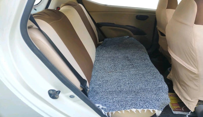 2015 Hyundai i10 MAGNA 1.1, CNG, Manual, 1,01,076 km, interior