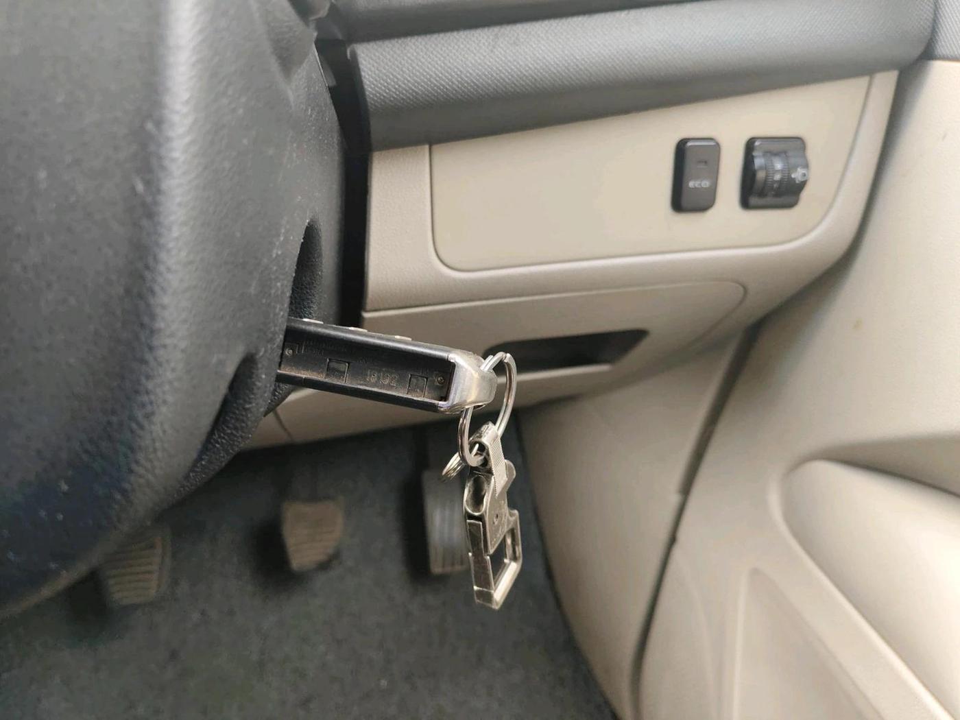 2018 Mahindra MARAZZO M6 7 STR, Diesel, Manual, 88,138 km, interior