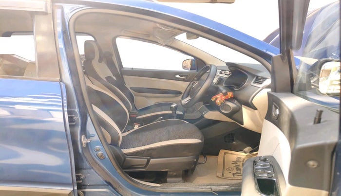 2019 Renault TRIBER RXZ, Petrol, Manual, 30,368 km, interior